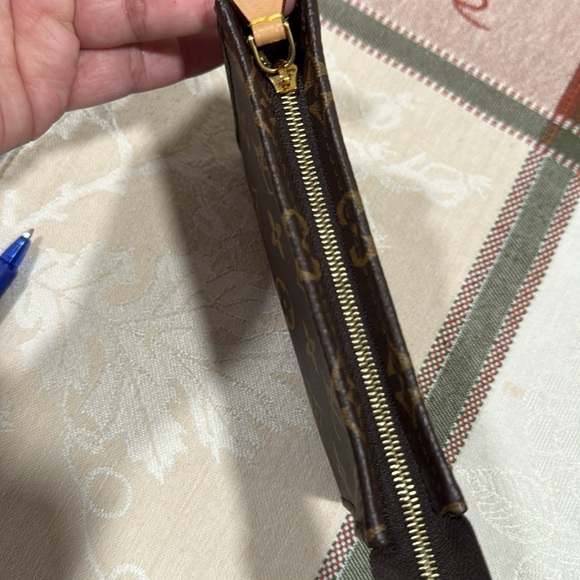 Authentic Monogram Toiletry Pouch on chain insert. Microchipped! Toiletry 15 - Picture 15 of 17